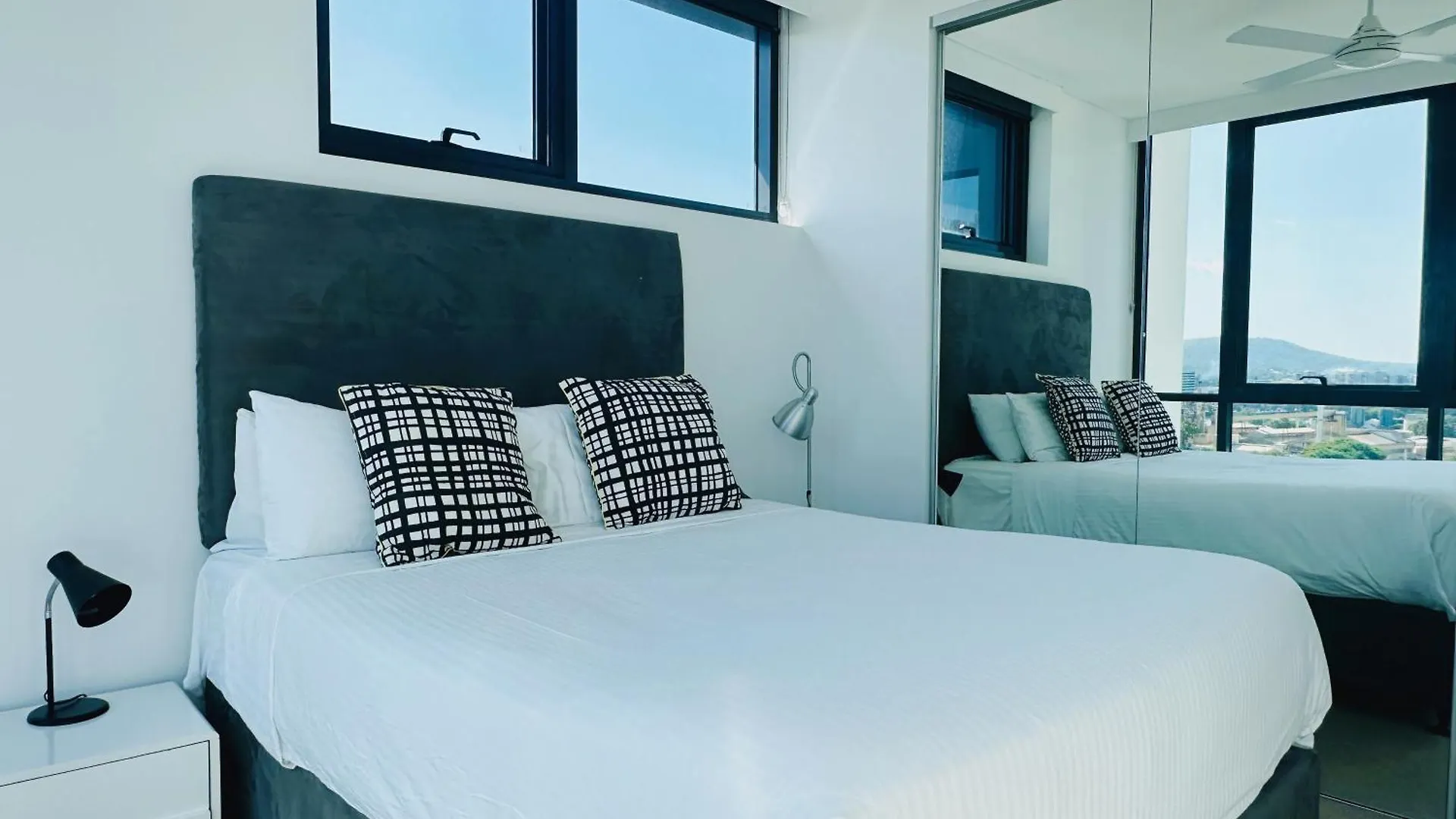 Southbank Art Haven 2Bedroom At Culture Center Brisbane